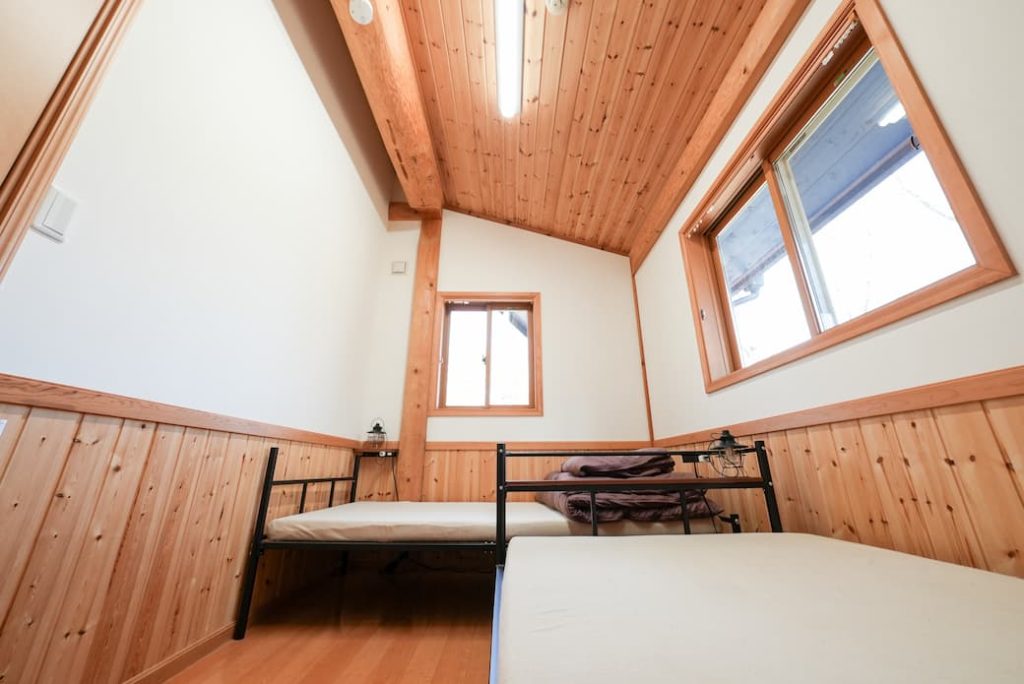 北軽井沢・嬬恋村のワーケーション宿泊施設Piggies TNGの寝室（二人部屋）