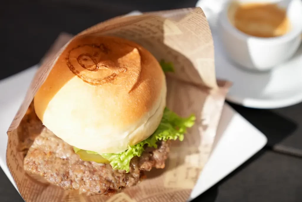 北軽井沢・嬬恋村のピギーズカフェのハンバーガー