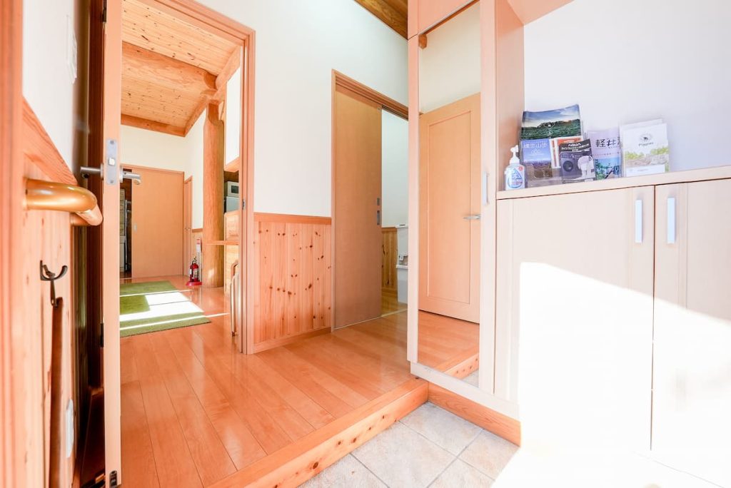 北軽井沢・嬬恋村のワーケーション施設Piggies TNGのエントランス