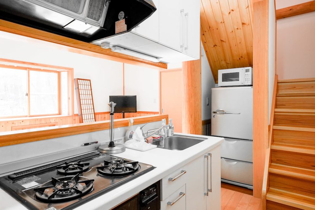 北軽井沢・嬬恋村のワーケーション施設Piggies TNGキッチン