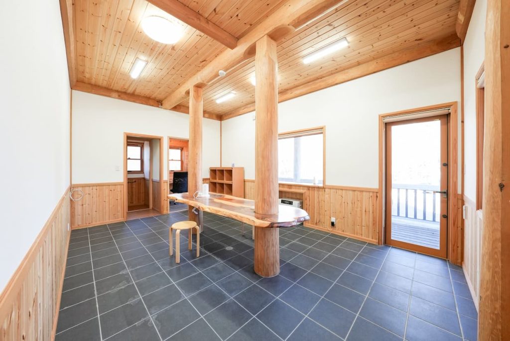 群馬北軽井沢・嬬恋村貸別荘PiggiesTNGの会議室