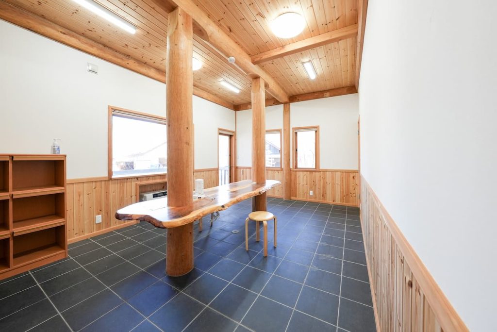 群馬北軽井沢・嬬恋村研修宿泊施設PiggiesTNGの会議室